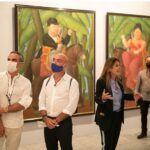 Kike Sarasola Instagram - Una maravilla poder ver la exposición de Botero en el Ayuntamiento de Madrid explicada por su hija #LinaBotero 🖼 // It was wonderful to be able to enjoy the Botero exhibition at Madrid City Hall explained by his daughter, Lina Botero 🖼 #Botero60añosdePintura #CulturaSegura #FernandoBotero #Madrid #Arte