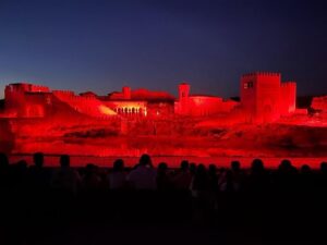 Kike Sarasola Instagram - PUY DU FOU en Toledo. El mejor parque temático que conozco. Qué orgullo que se haga algo de tal calidad y contando la maravillosa historia de España. Divertido, didáctico y espectacular. De verdad un 10. 👏

Puy du fou at Toledo. The best theme park I have ever been. How proud to have something with such quality based on Spanish history. It’s fun , spectacular and very didactic. Absolutely a 10. 👏

#España #Toledo #ParqueTemático #Spain #ThemePark #Familia #Family