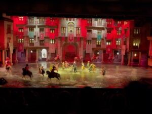 Kike Sarasola Instagram - PUY DU FOU en Toledo. El mejor parque temático que conozco. Qué orgullo que se haga algo de tal calidad y contando la maravillosa historia de España. Divertido, didáctico y espectacular. De verdad un 10. 👏

Puy du fou at Toledo. The best theme park I have ever been. How proud to have something with such quality based on Spanish history. It’s fun , spectacular and very didactic. Absolutely a 10. 👏

#España #Toledo #ParqueTemático #Spain #ThemePark #Familia #Family
