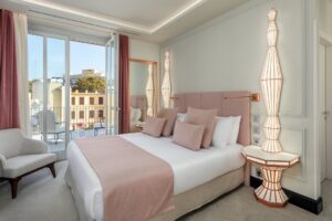 Kike Sarasola Instagram - Estoy muy contento de poder presentaros nuestro nuevo proyecto: Room Mate Filippo y Gran Filippo Apartments. Roma es una de mis ciudades favoritas del mundo y está situado al lado de la emblemática Plaza de España. Además, ha sido diseñado por mi querido amigo @tomasaliadesign. ¡Qué maravilla! 👏❤

I'm delighted to present to you our new project: Room Mate Filippo and Gran Filippo Apartments. Rome is one of my favorite cities in the world. It's located next to the iconic Piazza di Spagna and it was designed by my dear friend Tomás Alía. How wonderful! 👏❤ 

#RoomMateHotels #ILoveRoomMate #RoomMateFilippo #Roma #Rome