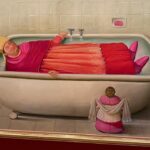 Kike Sarasola Instagram - Una maravilla poder ver la exposición de Botero en el Ayuntamiento de Madrid explicada por su hija #LinaBotero 🖼 // It was wonderful to be able to enjoy the Botero exhibition at Madrid City Hall explained by his daughter, Lina Botero 🖼 #Botero60añosdePintura #CulturaSegura #FernandoBotero #Madrid #Arte