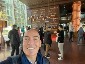 Kike Sarasola Instagram - Qué alegría llegar a Ámsterdam y comprobar que hemos incrementado en un 40% la llegada del viajero americano en Holanda. ¡El mundo de nuevo se empieza a abrir! ❤

What a joy to arrive in Amsterdam and see that we have increased the number of American travelers in the Netherlands by 40%. The world is opening up again! ❤

#RoomMateHotels #RoomMateAitana #ILoveRoomMate #Ámsterdam #viajar #travel