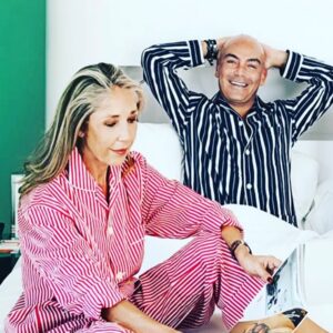 Kike Sarasola Instagram - Querida Victoria ,
Un pedazo de mí se va contigo hoy. Has sido mi hermana, mi amiga, mi cómplice y te quiero con locura. No sé qué voy a hacer sin tu apoyo y amor incondicional siempre. Charly y yo estamos rotos del dolor, pero sé que cuando veas a mi padre nos cuidaréis como siempre lo habéis hecho cuando estabais con nosotros. Hasta siempre mi amor.

My dear Victoria. 
A part of me goes with you today. You have been my light, my friend, my soul mate and I love you with all my heart. I don’t know what I am going to do without your support and love. You are such a generous soul. Charly and I are so sad but we know you are going to see my father and both of you are going to look after us like you always did when you both were here with us. You will always be in my heart. I love you so much.