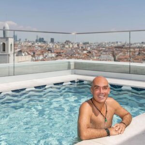 Kike Sarasola Instagram - Ya están las piscinas abiertas en los hoteles Room Mate ¡VIVA EL VERANO! 

Pools are now open at Room Mate Hotels. SUMMER IS HERE TO STAY! 

#verano #summer #madrid #barcelona #malaga #hotels #pools #iloveroommate