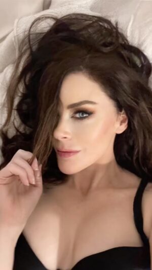 Kim Director Instagram - Happy Sunday

#actress #reels #nyc
