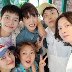 Kim Hee-chul Instagram - 🍒🍹🍭🌻
.
.
#신세계로부터 #NETFLIX #넷플릭스
#은지원 #이승기 #박나래 #조보아 #카이 #나