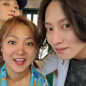 Kim Hee-chul Instagram - 🍒🍹🍭🌻
.
.
#신세계로부터 #NETFLIX #넷플릭스
#은지원 #이승기 #박나래 #조보아 #카이 #나