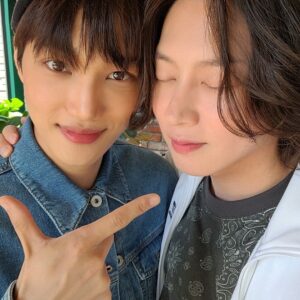 Kim Hee-chul Instagram - 🍒🍹🍭🌻
.
.
#신세계로부터 #NETFLIX #넷플릭스
#은지원 #이승기 #박나래 #조보아 #카이 #나