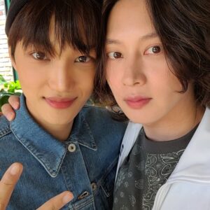 Kim Hee-chul Instagram - 🍒🍹🍭🌻
.
.
#신세계로부터 #NETFLIX #넷플릭스
#은지원 #이승기 #박나래 #조보아 #카이 #나