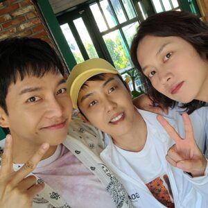 Kim Hee-chul Instagram - 🍒🍹🍭🌻
.
.
#신세계로부터 #NETFLIX #넷플릭스
#은지원 #이승기 #박나래 #조보아 #카이 #나