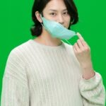Kim Hee-chul Instagram - 이비에 마스크는 입 위에👄⬆️ 원하는 색깔로 끼고 다니세요❤🧡💛💚💙💜🤎🖤 #광고 #이비에마스크 #ebeMASK 나 17살 고 1때, 원주 남부시장 2층 오락실에서 게임 엄청 많이 했었음🎮🕹🎰 특히 'ENVY MASK' 라는 노래를 좋아했었지🙂🙃