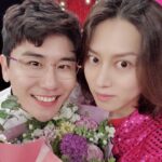 Kim Hee-chul Instagram - 이 이어준 내 친구 영탁이🐷🐷 . . 탁이 성격 진짜 찐찐찐찐 찐이야 완전 찐이야~🤓🤓 그 동안 탁이 고생했던거 100배 이상으로 큰 행복이 돌아올거🐑!! . . 트롯 매니아로써 , 덕분에 어디서나 트롯음악이 들리는게 참 기분 좋습니다🍒❤ 뭔가.. 예전엔 트롯 부르면 "아 옛날 사람.." 이라는 시선도 있었는데..😔😒🙄😭 요즘엔 모든 세대가 트롯을 즐겨 듣게 되었네요👶🧡 . . 어머님, 아버님들께서도 트롯 프로그램 덕분에 많이 웃으시고 행복해하시더라구요🤗💛 앞으로도 모두를 행복하게 해주는 트롯음악 많이 들려주세🐉!! . . #아는형님 #영탁 #김희철 #영철팀 #영철없는영철팀 #홍철없는홍철팀 #무한도전 #로꾸거 #첫차 #나같은건없는건가요 #울산바위