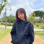 Kim Ji-Yu Instagram - ☀️ #광고 @ng_apparel.kids #초딩 #주말일상 잠깐 햇님 얼굴 보여쥴 때 산책 나가기~^^ 오늘도 #내셔널지오그래픽키즈 베이직한 우븐 트레이닝 셋업 입고 헛둘 헛둘~~🏃🏻‍♀️🏃🏻‍♀️🏃🏻‍♀️😻 발수가공 처리된 나일론스트레치 소재 사용으로 야외활동에 더더더 적합한 착한 옷!!! 올 가을도 #내셔널지오그래픽과 함께 해요‼️ #키즈트레이닝복 #주니어트레이닝세트 #키즈바람막이 #키즈아노락 #키즈조거팬츠 #키즈이우터 #주니어코디 #주니어옷 #키즈옷 #키즈코디