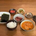 Kim Ji-min Instagram - 백만년만에 손수차린 집밥! 배달음식 지겨워서 후~~ 나 요리 잘하네? #참치찌개#햄#밥솥밥#명란젓#달래무침#장조림#김