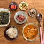 Kim Ji-min Instagram - 백만년만에 손수차린 집밥! 배달음식 지겨워서 후~~ 나 요리 잘하네? #참치찌개#햄#밥솥밥#명란젓#달래무침#장조림#김