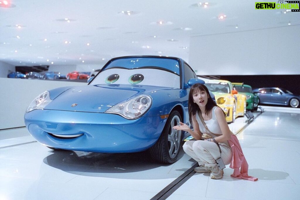 Kim Ji-sook Instagram - Museum!!!🚙