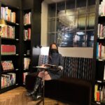 Kim Ji-sook Instagram - 힙한 박물관이라고 부르고 싶은, 그러나 박물관은 아닌, 신선한 경계가 주는 짜릿함과 즐거움을 선물해준 이곳! 이래도 되나 싶은 여긴 정말 뭐죠. 와 말하다보니 또 가고 싶어. . #현대카드 #Artlibrary #ContemporaryArt ⠀ #아트라이브러리 #갔다가신나서글썼더니 #쑥로그생각이🤓 현대카드 아트 라이브러리