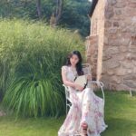 Kim Ji-won Instagram - 감사한 마음을 담아 예전 사진들을 꺼내봅니다☺ 숨겨왔던 나의 수줍은 사진 모두 줄게🎶