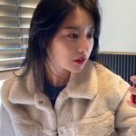 Kim Ji-won Instagram – 올 한 해도 고생 많으셨습니다. 
2022년을 잘 마무리하는 행복한 하루 되시기를 바랍니다. 🌟