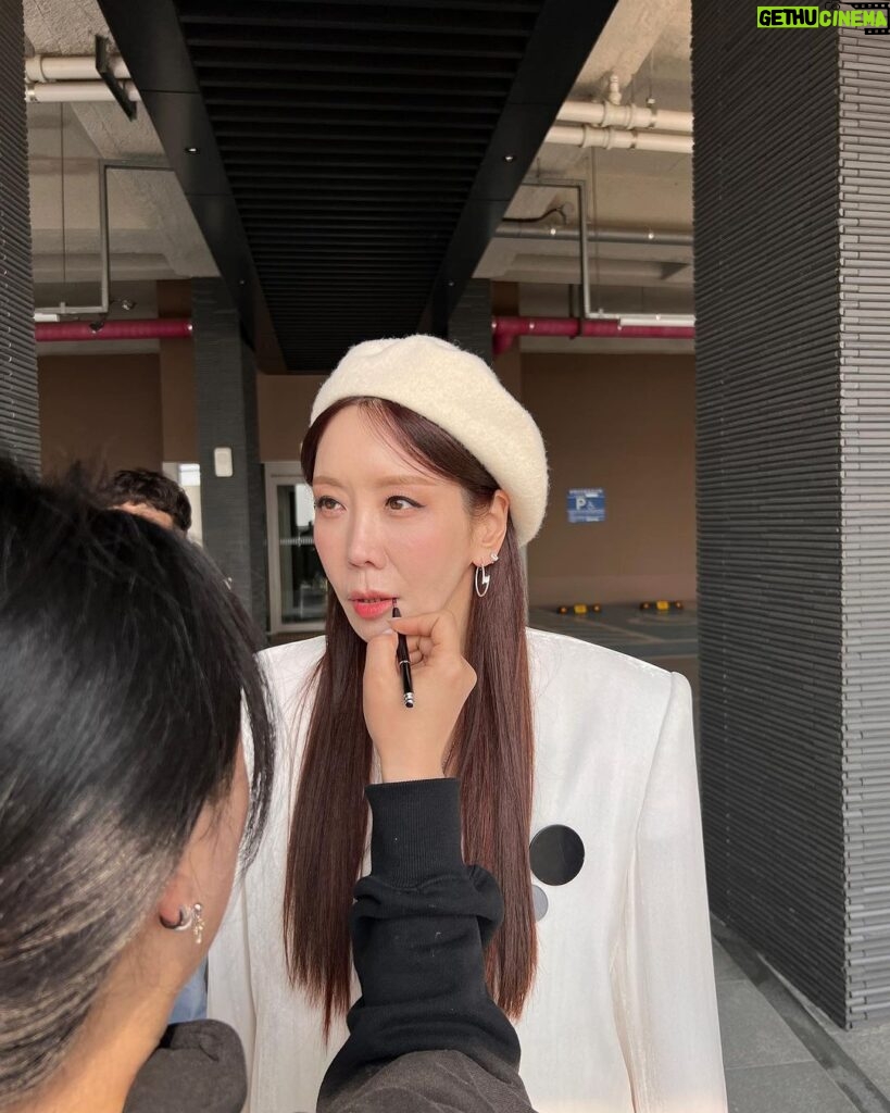 Kim Jung-eun Instagram - 사랑하는 황금주 styling😎