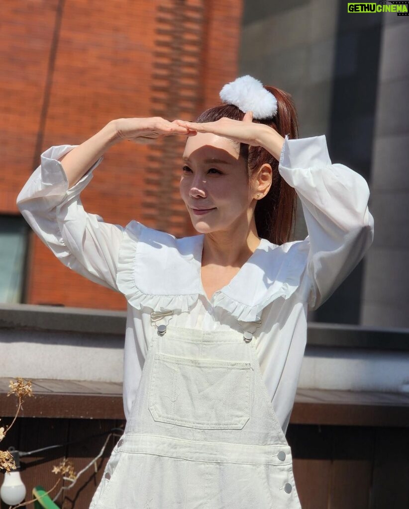 Kim Jung-eun Instagram - 사랑하는 딸 남순이, 사랑하는 엄마 길중간 여사님, 제일 사랑스런 삼모녀씬😘좀 민망했던..황바다 입니다😅#힘쎈여자강남순