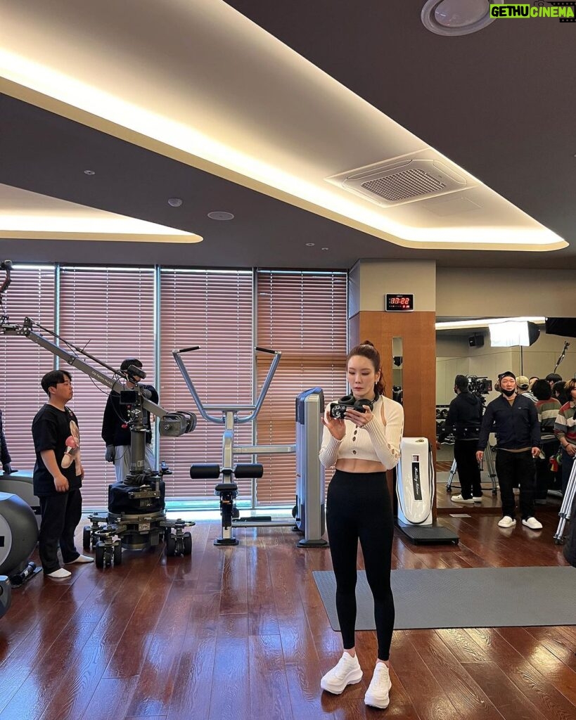 Kim Jung-eun Instagram - 크로스핏 황금주😎👊👊👊🏋️‍♂️🏋️‍♂️🏋️‍♂️#힘쎈여자강남순#JTBC 10/28 토요일밤 10:30 7부 화려합니다😘