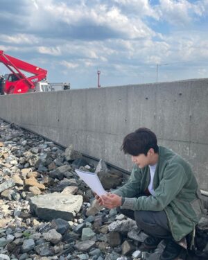 Kim Seon-ho Instagram - 오늘 밤도 9시 #갯마을차차차 ◡̈