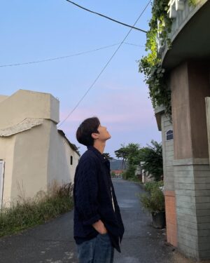 Kim Seon-ho Instagram - 오늘 밤도 9시 #갯마을차차차 ◡̈
