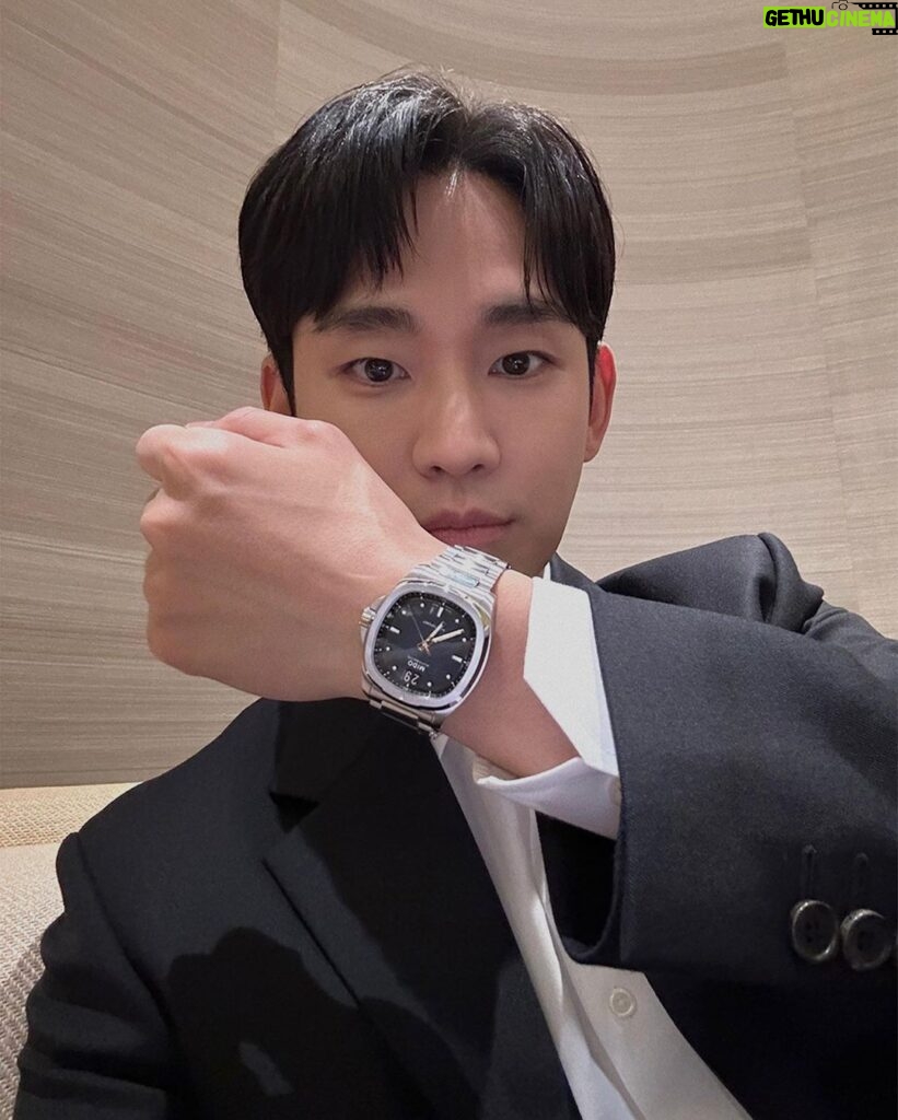 Kim Soo-hyun Instagram - #AD #MULTIFORTTVBIGDATE @midowatches