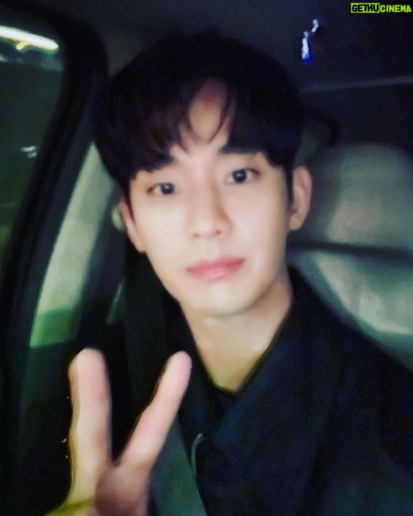 Kim Soo-hyun Instagram -