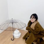 Kim Soy Instagram - 신단비 개인전 (Unconditional) Love Practice 내가 사랑하는 아티스트 신단비는 끊임없이 자신을 들여다보고 되돌아보며 그 힘으로 성큼성큼 앞으로 나아간다. 그녀의 행보가 기대되는 이유이다. 솔직하게 펼쳐 놓은 듯 하면서도 어딘가 묘하게 궁금하게 만드는 그녀의 작품들, 지금도 사랑하지만 앞으로 더욱 더 사랑할테다. @shin_danbi_