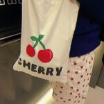 Kim Soy Instagram - 나도야 분더캄머걸!! 🍒 스웨터 사자마자 어깨패드 있는 거 보고 그 센스에 감탄과 감동🥹❤️ 사랑해요 @wnderkammer_official 부암동의 자랑 신혜영 @wnder_k_shin