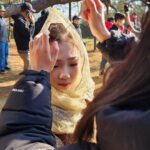 Kim Tae-yeon Instagram - 태연양 💜 . . . #안개보소 ☁️ 아침일찍 부은얼굴로 준비했던 ㅋㅋ 앞머리 어디갔냐며 징징대던 태연양 😊👋 #아역배우 #김태연 ✌️
