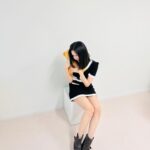 Kim Ye-won Instagram - 🧸🖤 예쁜 내 바냐와 귀요운 곰돌과 :)🫰🏻 또 왜그렇케 매력적인 톤? 👀