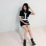 Kim Ye-won Instagram - 🧸🖤 예쁜 내 바냐와 귀요운 곰돌과 :)🫰🏻 또 왜그렇케 매력적인 톤? 👀
