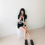 Kim Ye-won Instagram - 🧸🖤 예쁜 내 바냐와 귀요운 곰돌과 :)🫰🏻 또 왜그렇케 매력적인 톤? 👀