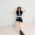 Kim Ye-won Instagram - 🧸🖤 예쁜 내 바냐와 귀요운 곰돌과 :)🫰🏻 또 왜그렇케 매력적인 톤? 👀