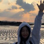 Kim Yi-kyeong Instagram - 요즘 해지는 시간이 제일 좋드라구요 👋🏻