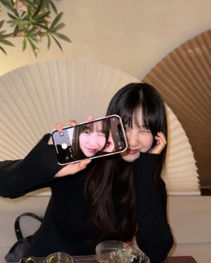 Kim Yi-kyeong Instagram - #요즘 :)