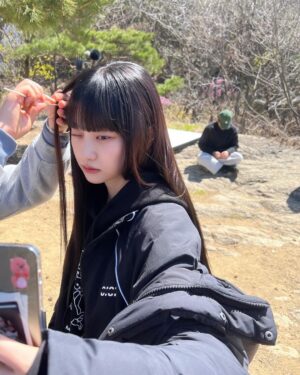 Kim Yi-kyeong Instagram - 곧 봄이 올 거예요 🌺🌷🌸🌻🪻🌹

#오늘도사랑스럽개 #agooddaytobeadog #지아 #mbc #netflix #wavve