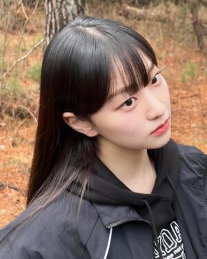 Kim Yi-kyeong Instagram - 곧 봄이 올 거예요 🌺🌷🌸🌻🪻🌹

#오늘도사랑스럽개 #agooddaytobeadog #지아 #mbc #netflix #wavve