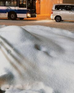Kimi Chen Instagram - ♥ 1. 看到雪開心的要死的我 2. 雪看起來好可愛 3. 雪看起來好可愛之2 4. 媽咪、君君跟我玩雪玩的有夠開心的 5. 去日本一定要吃這個巧克力喝這個茶 6. 可愛的工作人員 7. 媽咪在玩雪 · 1. 久しぶりの雪で嬉しかった自分 2. ふわふわの雪が可愛いすぎる　 3. ふわふわの雪が可愛いすぎるその2 4. お母さんと君君と一緒に雪の中で遊んだ 5. 日本に行ったら絶対食べるチョコと紅茶 6. 可愛いスタッフさん達 7. お母さんが雪の中で遊んでる #還有很多照片 #再慢慢發 #有夠好玩的啦 #史上最開心的錄影
