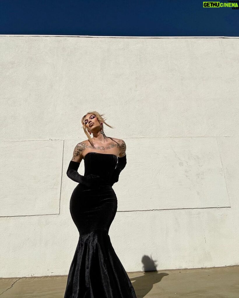 Kimora Blac Instagram - 100 miles away in @FashionNova Wearing 'Stella Velvet Gown Set' Los Angeles, California