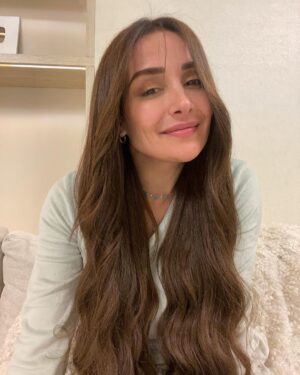 Kinda Hanna Instagram - #fresh 🌸 #nomakeup #nophotoshop #nofilter #selfbeing Thanks  @souhil_khoury & @jidamouhanna_makeup for my hair colour ❤️