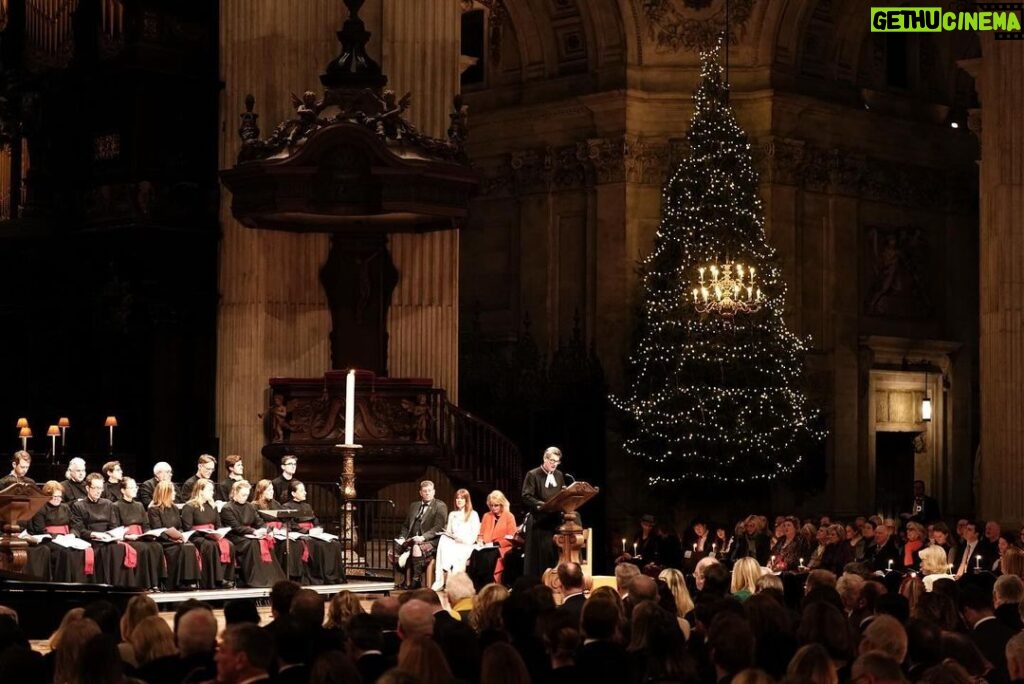 King Charles III of the United Kingdom Instagram - 🧡🎶 Last night, The Queen met readers and musicians taking part in @maggiescentres annual carol concert, which took place at St Paul’s Cathedral in London. Maggie’s offers free practical and psychological support to people with cancer and their family and friends. The first Maggie’s centre opened in 1996 and there are now 24 centres across the UK. Her Majesty, as Duchess of Cornwall, became President of the charity in 2008. St Paul's Cathedral