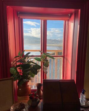 Kiri Pritchard-McLean Instagram - Today in Wales, it is officially the first day of winter (Calan Gaeaf) and even if we do say so ourselves, it is one of the most magical times of year to explore this amazing country. 

In our Carmarthenshire episode, we travelled through (a light dusting of) snow to taste amazing gins at @jintalog, marvelled at the wintry views from Dylan Thomas’ Boathouse and warmed ourselves up with a cawl making class at @ysied_cookeryschool.

Click on the link in our bio to listen and be inspired ❄️🍂☀️

#wales #cymru #wintertravel