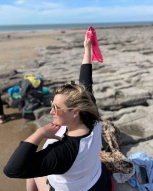 Kiri Pritchard-McLean Instagram - This time last week we were slathering on the sun cream and tramping about the Vale of Glamorgan ☀️🍂

#valeofglamorgan #bromorgannwg #alpacas #beach #sea #coast #wine #winetasting #publunch #sun #september #travel #adventure #wales #cymru #tourism #monknash #llanerchvineyard #gilestonmanor #seaswimming