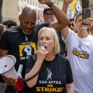 Kirsten Gillibrand Instagram - If you're enjoying your long #LaborDay weekend, thank a union.
If you support working families, support our unions.
And if you're fighting for better pay, benefits, and workplace protections, join a union.