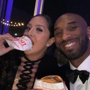 Kobe Bryant Instagram - This time last year we were celebrating an #Oscar win. This year at the Vanity Fair party we are enjoying our burgers while celebrating this year’s Oscar winners