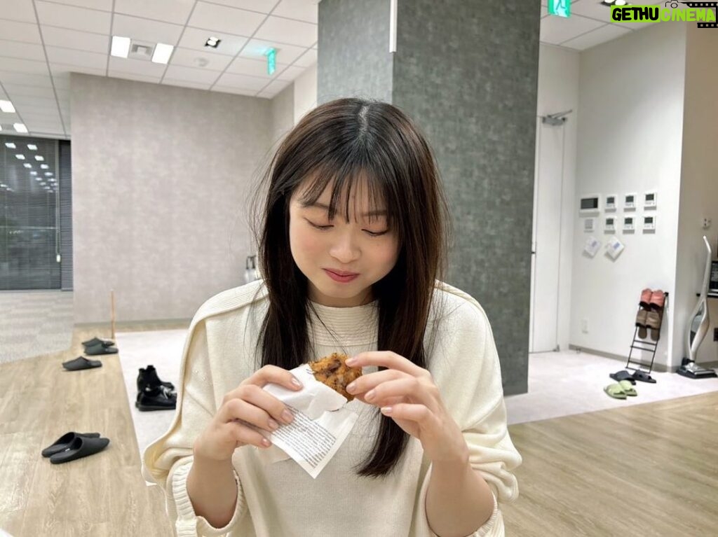 Konomi Suzuki Instagram - メリークリスマス🎄といえば、チキン🍗 明日FC配信20:00から、楽しみだよ〜！ 何着ていこうかしら…。